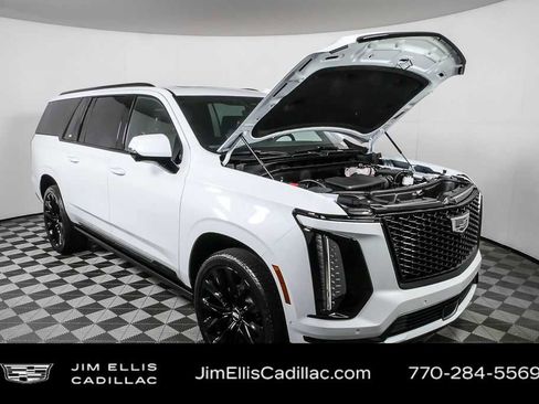 Certified 2026 Cadillac Escalade ESV Platinum Sport w/ LPO, ONYX Package AWD/4WD image 36