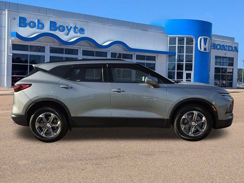 Used 2023 Chevrolet Blazer LT w/ Sound & Technology Package AWD/4WD image 4