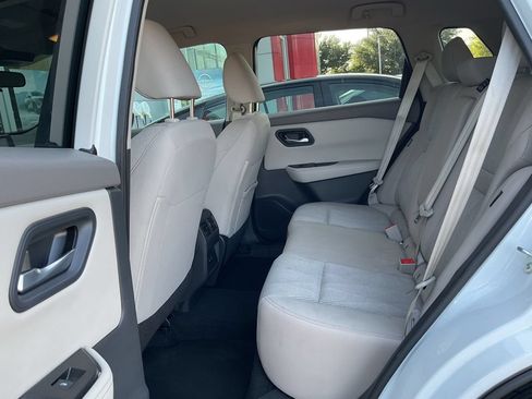 Used 2025 Nissan Rogue SV FWD image 12