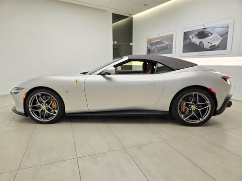 Used 2024 Ferrari Roma Spider image 42