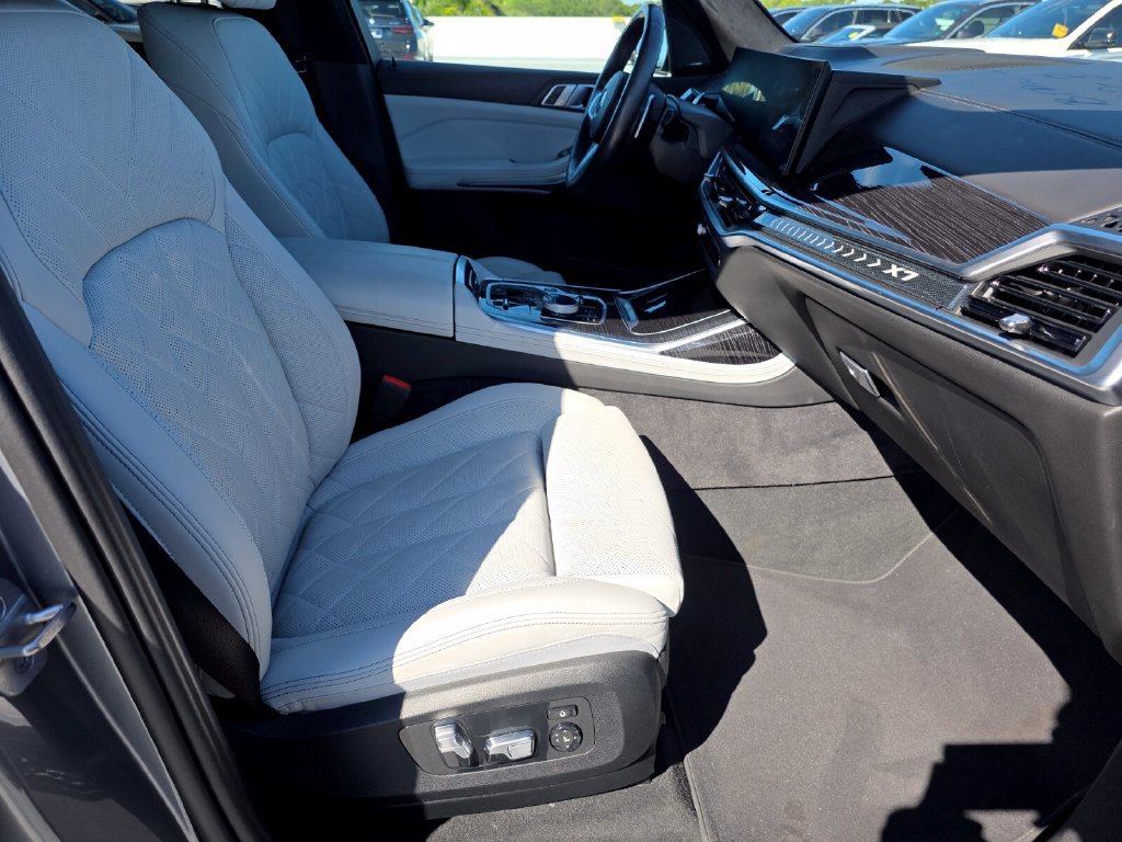 Certified 2024 BMW X7 xDrive40i w/ Executive Package AWD/4WD image 27