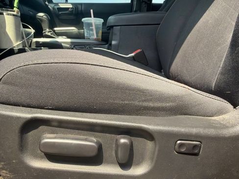 Used 2020 Toyota Tacoma TRD Off-Road AWD/4WD image 12