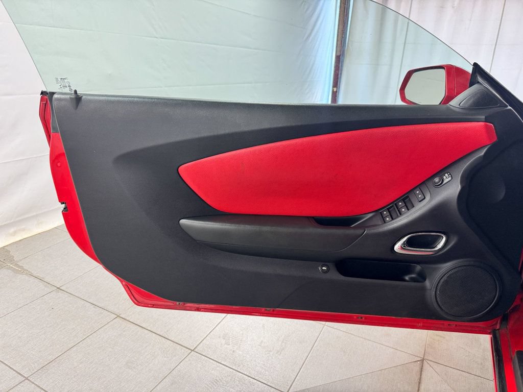 Used 2015 Chevrolet Camaro LT RWD image 15