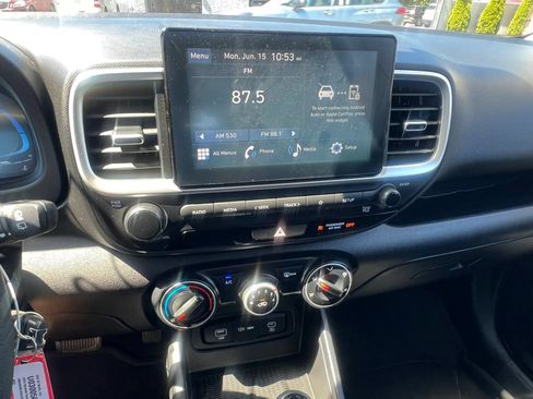 Used 2025 Hyundai Venue SE FWD image 22