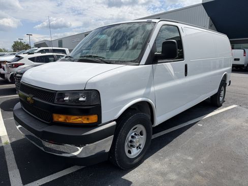 New 2026 Chevrolet Express 3500 Extended RWD image 4