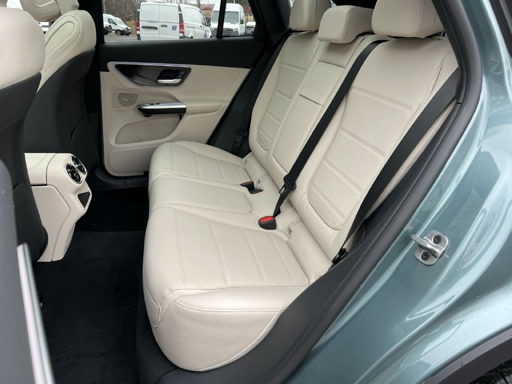 Used 2026 Mercedes-Benz GLC 300 4MATIC image 23