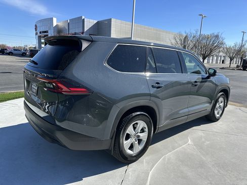 Used 2025 Toyota Grand Highlander LE image 10