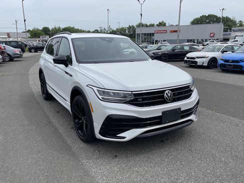 Used 2023 Volkswagen Tiguan SE R-Line AWD/4WD image 1