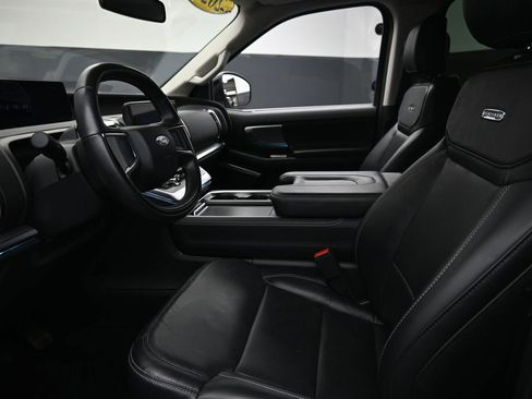 Used 2025 Ford Expedition Platinum AWD/4WD image 19