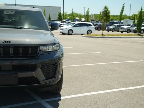 New 2026 Jeep Grand Cherokee Altitude AWD/4WD image 43