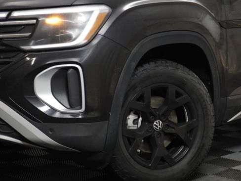 Used 2025 Volkswagen Atlas Peak Edition SE image 3