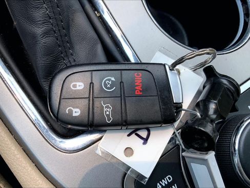 Used 2020 Jeep Grand Cherokee Limited AWD/4WD image 15