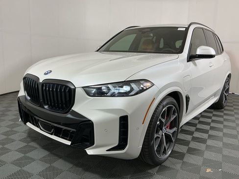 New 2026 BMW X5 xDrive50e w/ M Sport Package AWD/4WD image 2
