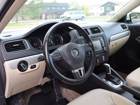 Used 2013 Volkswagen Jetta SE FWD image 15