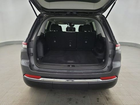 Used 2023 Jeep Grand Cherokee Laredo image 29