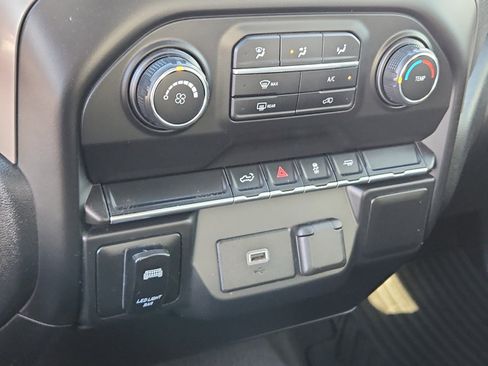 Used 2020 Chevrolet Silverado 1500 Custom w/ Custom Value Package image 15