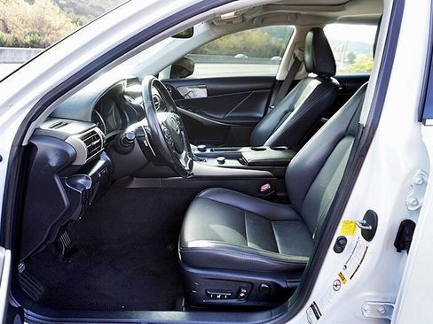 Used 2016 Lexus IS 200t image 15