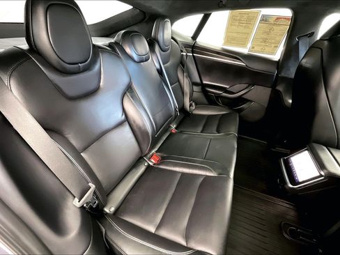 Used 2022 Tesla Model S Plaid image 18