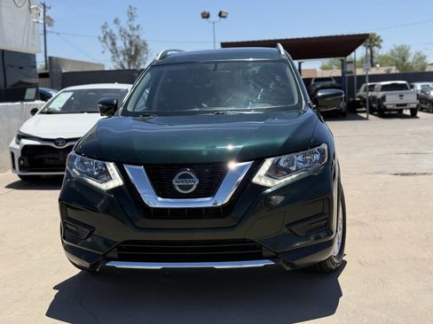 Used 2018 Nissan Rogue SV w/ Premium Package FWD image 2