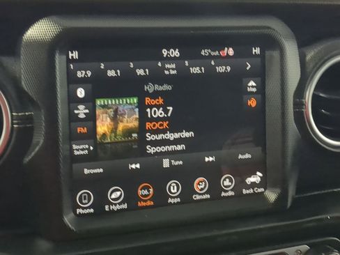 Used 2023 Jeep Wrangler Sahara w/ Cold Weather Group image 13