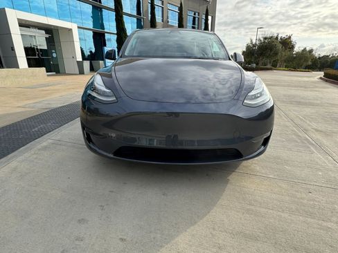Used 2023 Tesla Model Y AWD image 2