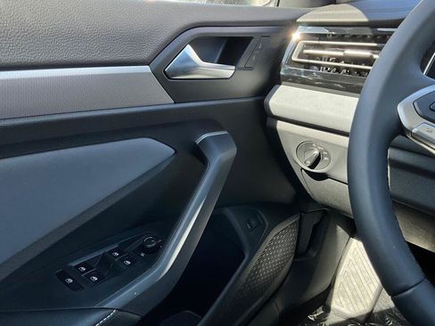 New 2026 Volkswagen Jetta SE FWD image 22
