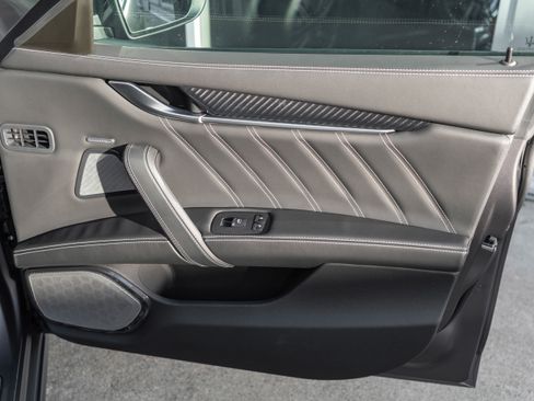 Used 2022 Maserati Ghibli Trofeo image 30