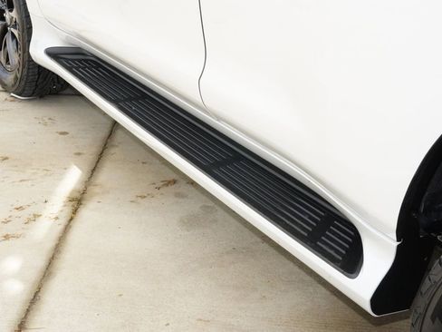 Used 2023 Lexus GX 460 Premium w/ Premium Package image 11