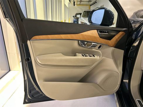 Certified 2021 Volvo XC90 T8 Inscription Expression w/ Advanced Package image 9