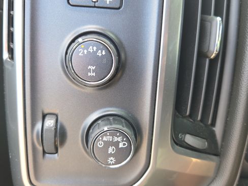 Used 2018 Chevrolet Silverado 2500 LTZ w/ Vortec Plus Package AWD/4WD image 18