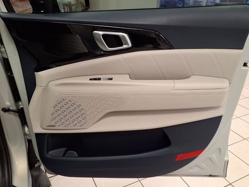 Used 2025 Kia Carnival SX Prestige FWD image 12