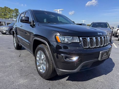 Used 2021 Jeep Grand Cherokee Laredo AWD/4WD image 7