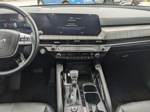 Certified 2025 Kia Telluride EX w/ EX Captain's Chair Package image 17