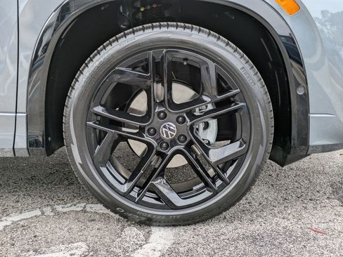 New 2026 Volkswagen Tiguan SE R-Line FWD image 11