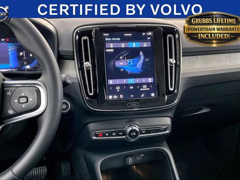 Certified 2025 Volvo XC40 B5 Core AWD/4WD image 7