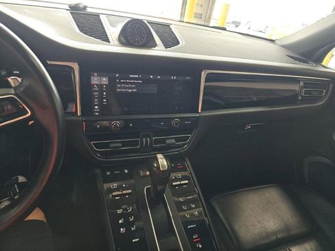 Used 2023 Porsche Macan AWD/4WD image 6