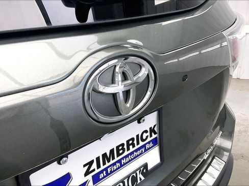 Used 2015 Toyota Highlander XLE AWD/4WD image 32