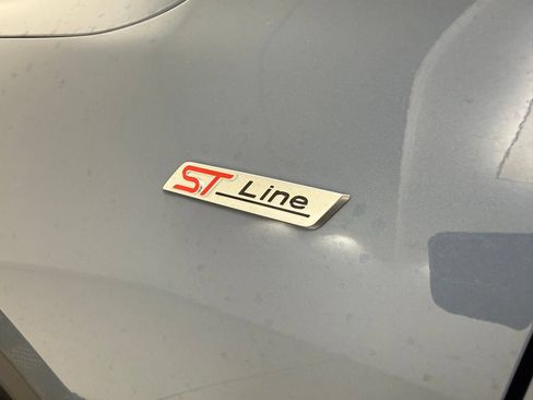 Used 2025 Ford Escape ST-Line w/ Tech Pack #1 FWD image 8