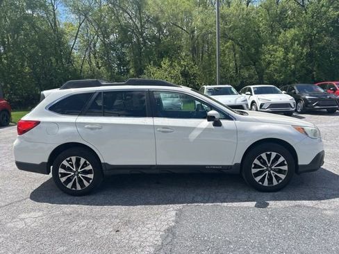 Used 2015 Subaru Outback 2.5i Limited image 2