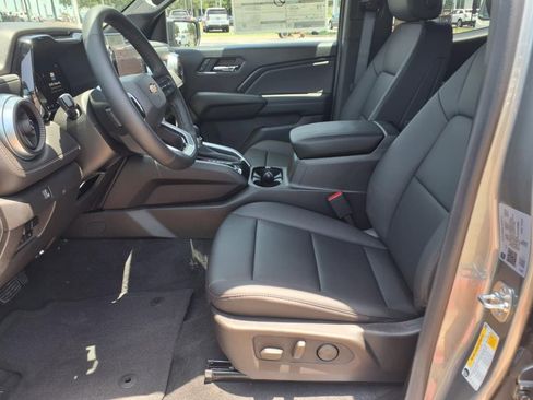 New 2025 Chevrolet Colorado LT w/ LT Convenience Package image 6