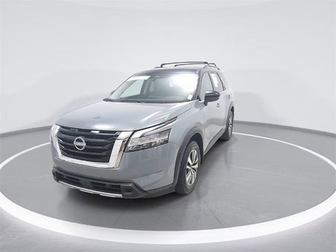 Certified 2024 Nissan Pathfinder SL image 3