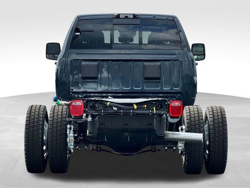 New 2026 RAM 4500 4x4 Crew Cab DRW w/ Laramie Trim Package image 6