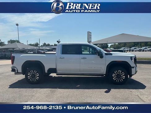 New 2025 GMC Sierra 2500 Denali Ultimate image 3