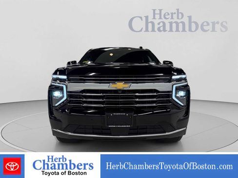 Used 2025 Chevrolet Tahoe LT AWD/4WD image 2