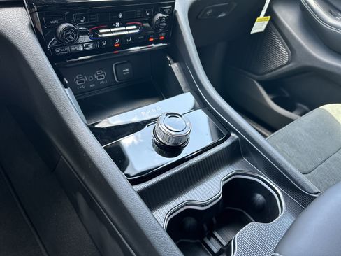 New 2025 Jeep Grand Cherokee L Altitude image 27