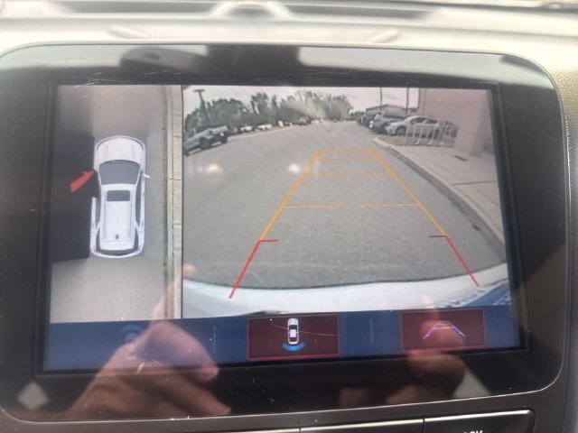 Used 2018 Chevrolet Equinox Premier FWD image 16