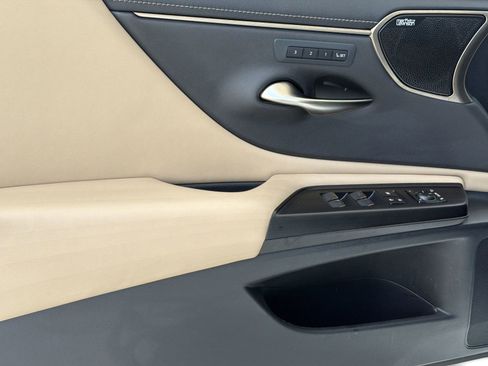 Used 2021 Lexus ES 300h w/ Accessory Package FWD image 12