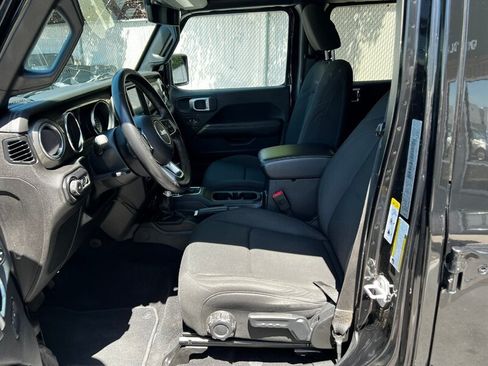 Used 2020 Jeep Wrangler Unlimited Sahara w/ Uconnect 4C Nav & Sound Group AWD/4WD image 19