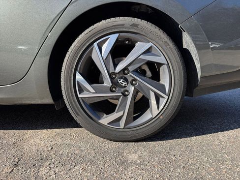 Used 2025 Hyundai Elantra Limited image 27