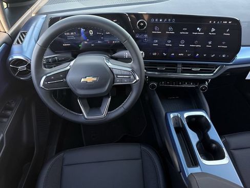 New 2026 Chevrolet Equinox EV LT AWD/4WD image 8